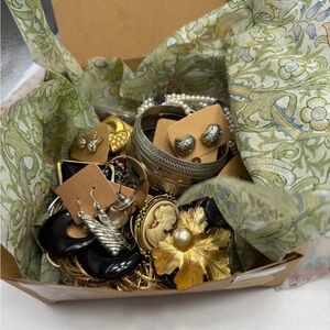 Vintage Jewelry Lot 1+pound ready to wear lot B
